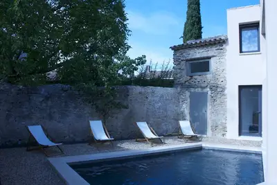 Image de Maison de village avec piscine au centre de Lourmarin
