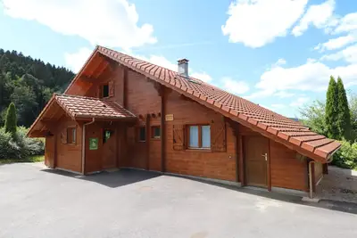 Image de Chalet Le Saut de Biche avec Sauna, Balnéo, Kamado