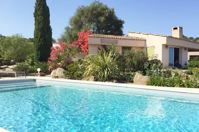 Image de villa bord de mer - piscine - marine de davia - plage à pieds