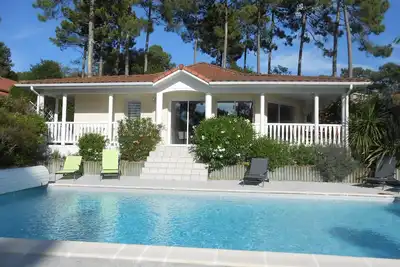 Image de Villa 3 chambres, piscine privée chauffée, wifi, quartier résidentiel