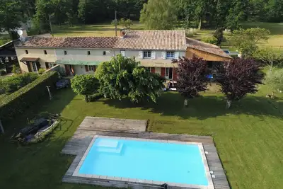 Image de Maison avec piscine privée, cloturée et grand jardin proche de Bergerac