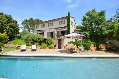 Image de Maison neuve tout confort avec le charme de l'ancien, piscine 13m/3. 5