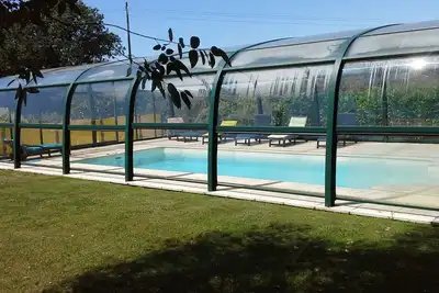 Image de Belle villa, véranda, terrasse, piscine chauffée couverte douche solaire