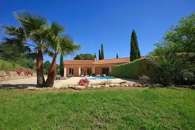 Image de Villa lumineuse, climatisée, sur 9000m², piscine, tranquillité et repos assurés