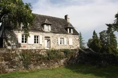 Image de Grande Maison de caractère entourée d'un parc, vue sur les volcans