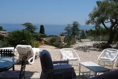 Image de Charmant 2 Pièces 75 m2 avec Splendide vue mer et Immense Rdj. Plage à 300 m.