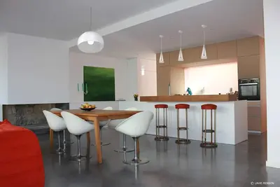 Image de Echoppe rénovée par architecte de 23o m2 - 5 Ch au calme avec jardin