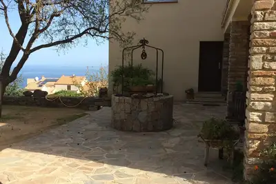 2 pièces  dans propriété au calme à 5 km des plages d'Ile Rousse. Parking privé