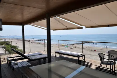 Image de Appartement panoramique pied dans l'eau 2e etage