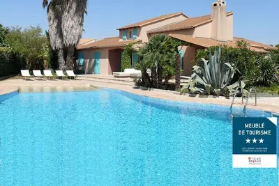 Image de Mer Méditerranée- Villa provençale -Grande piscine chauffée-Chiens Ok