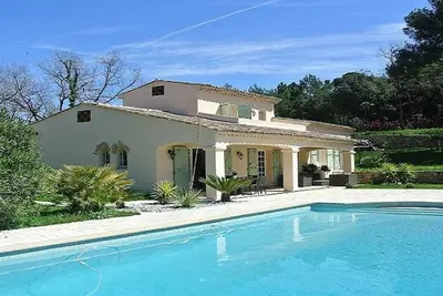 Image de Tres Tres Belle Villa- piscine chauffée11, 5x5, 5 -un havre de paix-Climatisation-