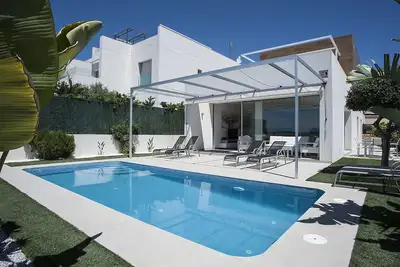 Image de Spendide villa avec vue mer imprenable proche des plages et des golfs
