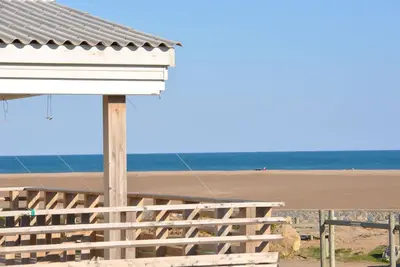 Image de Magnifique Et Confortable Chalet Traditionnel Face A La Mer