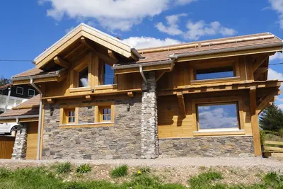 Image de chalet sur les hauteurs à 10min des pistes et à 2min du lac