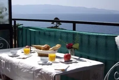 Image de Appartement à Ajaccio, Bord De Mer à 150 M De La Plage, Calme, climatisé, Wi-Fi