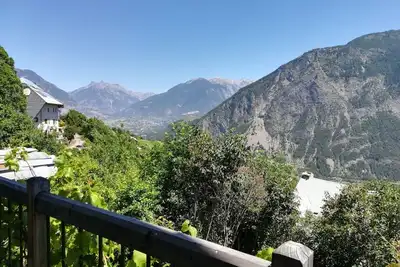 Image de Gîte, vue panoramique - entre Guillestre et Embrun - 8 couchag