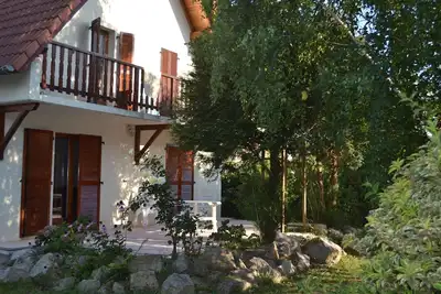 Image de maison individuelle avec Jardin route des vins (5 chambres, 10 couchages)