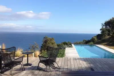 Image de Face à la mer, villa climatisée 12 pers, 5 chambres, piscine chauffée, Accès mer