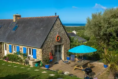 Image de Vue mer, maison en pierre entre crozon camaret, jardin clos lumineuse abri velos