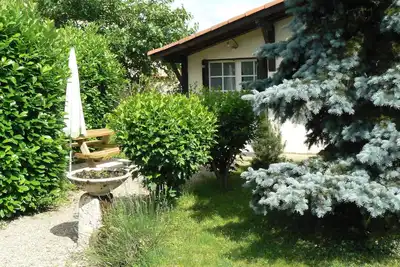 Image de Maison dans grand jardin clos - animaux acceptés - calme et sécurité