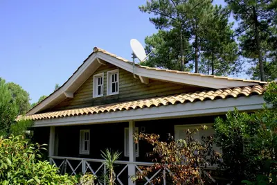 Image de Villa au coeur de la pinède avec piscine privée chauffée à proximité de la plage