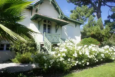 Image de Authentique arcachonnaise  jardin terrasse et loggia. Classée 3 Etoiles