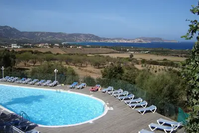 Image de Un coin de paradis dans un petit village Corse avec grand piscine et tennis