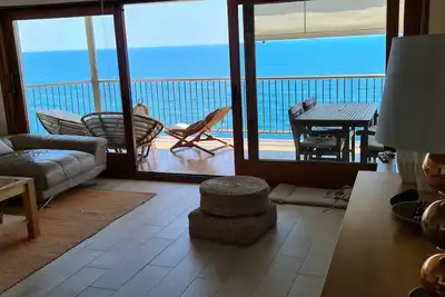 Salou superbe appart climatisé 1ère ligne, wifi, accès direct mer, 2 parking