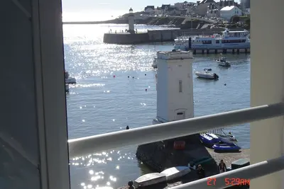 Image de studio 3éme étage ascenseur superbe vue sur entrée du  port et océan atlantique