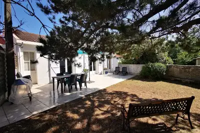 Image de Maison -3 ch - terrasse plein sud -5 mn/pied plage / foret au centre du village