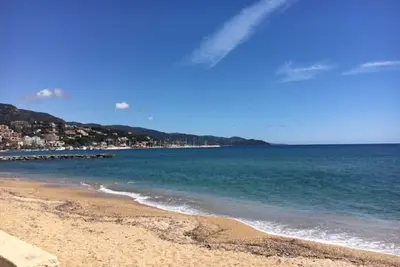 Image de T2 20m de la plage du Lavandou rénové climatisé 2 terrasses <br>