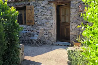 Image de Maison de vacances en Corse proche de la mer, au coeur du maquis.