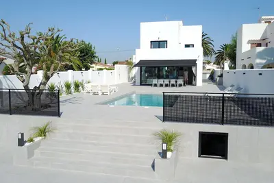 Image de Empuriabrava Magnifique Villa sur canal 10 personnes