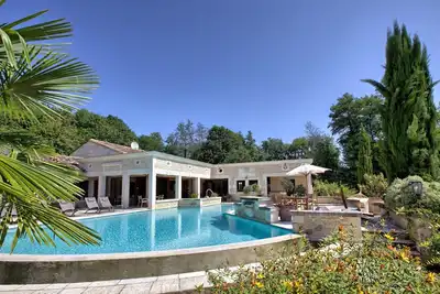 Image de Demeure de charme  Bordeaux avec tennis piscine spa hammam sauna salle fitness