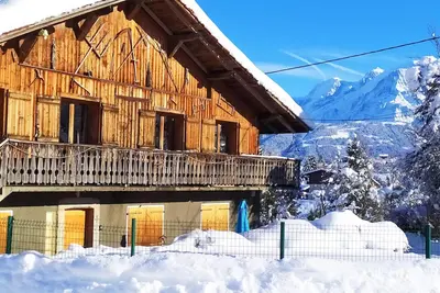 Image de Vue sans vis à vis face à la chaîne du Mt Blanc Rdc avec terrasse privée