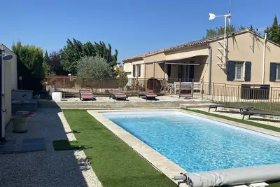 Image de Chaleureuse villa de Provence, ensoleillée, avec piscine privée, 7 personnes.