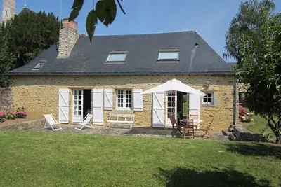 Gîte charmant, 4 pers, 2 chambres, 1 salle de bain, village Brée, calme, confort