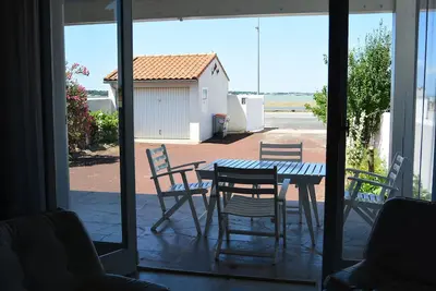 Image de Maison Confortable Avec Vue Mer sur la baie de  Rivedoux