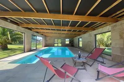 Image de Belle propriété en pierre composée de 2 gîtes, dépendance et piscine chauffée