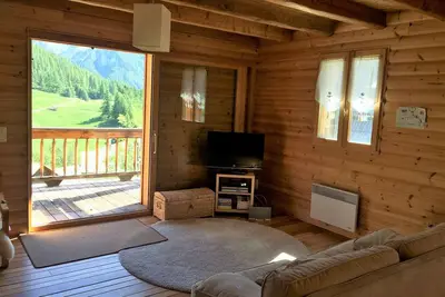 Dans un chalet au calme, appartement de 100 m2 pour 5 personnes avec terrasse