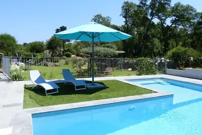 Image de **Promotion sur Villa individuelle avec piscine et jardin privé. **