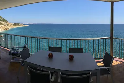 Salou très bel appart climatisé 1ère ligne mer, wifi, accès direct mer, Garage