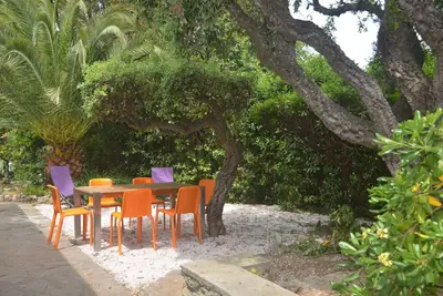 Image de Bord de mer et très calme, Rdc villa rénovée 6 personnes 90 m2 dans beau jardin