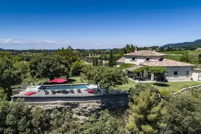 Image de Maison en Provence avec piscine, vue exceptionnelle à 360 °