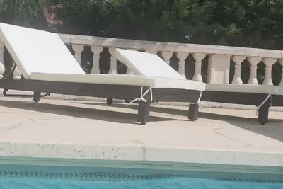 Image de Haut de villa proche de la mer, avec piscine privative à Bormes les Mimosas!