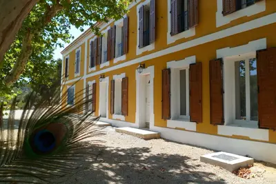 Image de Mas provençal, cadre exceptionnel, au milieu d'un Domaine viticole