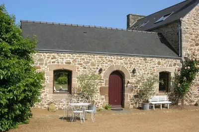 Image de Maison de caractère dans une ferme restaurée face à la mer. Proche d'une plage.