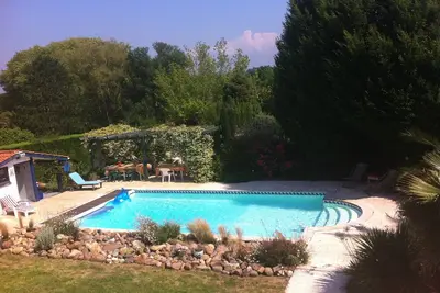 Image de Appartement dans villa, jardin et piscine, 2 *, proche plages Biarritz, golfs