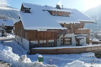 Chalet 4 étoiles 18 pers 7 chambres 7 salles de bain et wc grand confort