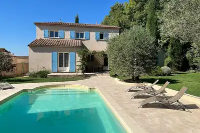 Image de Villa récente, piscine privative à 10 min de St Rémy de Provence